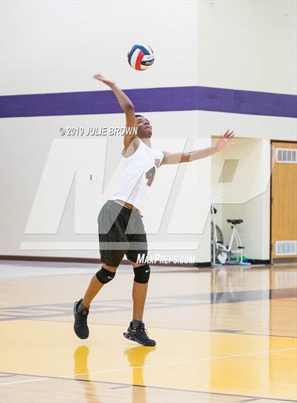 Thumbnail 1 in North Central @ Guerin Catholic photogallery.