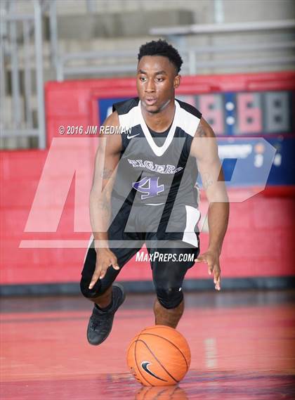Thumbnail 1 in South Garland vs. Lincoln (Thanksgiving Hoopfest) photogallery.