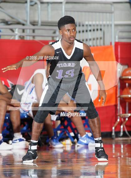Thumbnail 3 in South Garland vs. Lincoln (Thanksgiving Hoopfest) photogallery.