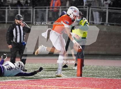 Thumbnail 3 in Graham-Kapowsin vs. Lake Stevens (WIAA 4A Final) photogallery.