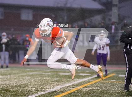 Thumbnail 3 in Graham-Kapowsin vs. Lake Stevens (WIAA 4A Final) photogallery.