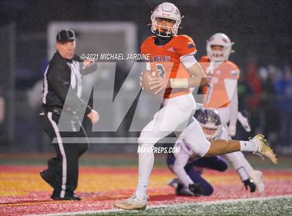 Thumbnail 3 in Graham-Kapowsin vs. Lake Stevens (WIAA 4A Final) photogallery.