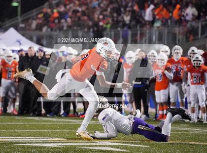 Thumbnail 1 in Graham-Kapowsin vs. Lake Stevens (WIAA 4A Final) photogallery.
