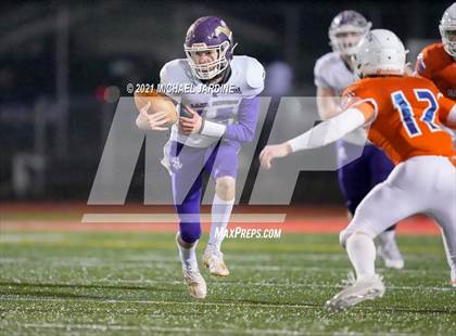 Thumbnail 3 in Graham-Kapowsin vs. Lake Stevens (WIAA 4A Final) photogallery.