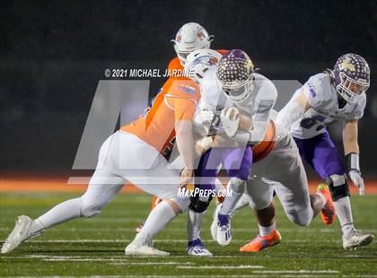 Thumbnail 2 in Graham-Kapowsin vs. Lake Stevens (WIAA 4A Final) photogallery.