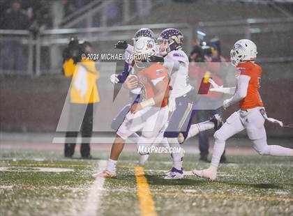 Thumbnail 1 in Graham-Kapowsin vs. Lake Stevens (WIAA 4A Final) photogallery.