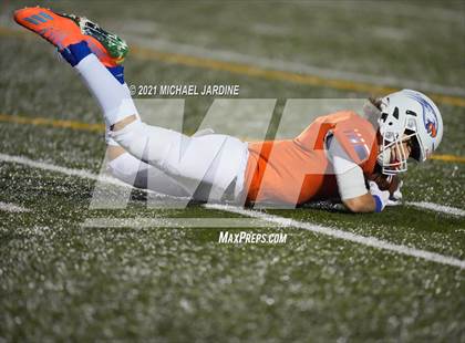 Thumbnail 2 in Graham-Kapowsin vs. Lake Stevens (WIAA 4A Final) photogallery.