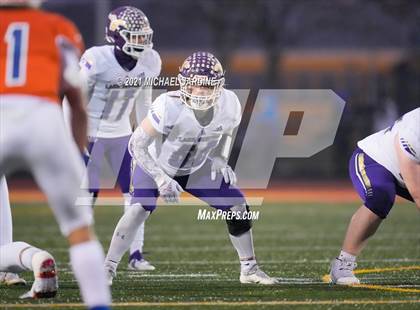 Thumbnail 1 in Graham-Kapowsin vs. Lake Stevens (WIAA 4A Final) photogallery.