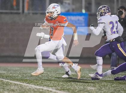 Thumbnail 1 in Graham-Kapowsin vs. Lake Stevens (WIAA 4A Final) photogallery.
