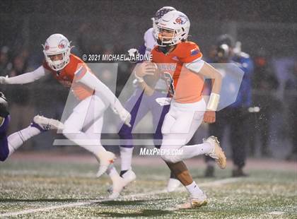 Thumbnail 2 in Graham-Kapowsin vs. Lake Stevens (WIAA 4A Final) photogallery.