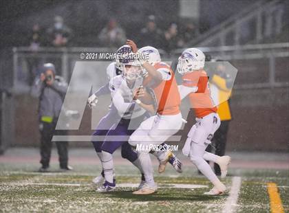 Thumbnail 2 in Graham-Kapowsin vs. Lake Stevens (WIAA 4A Final) photogallery.