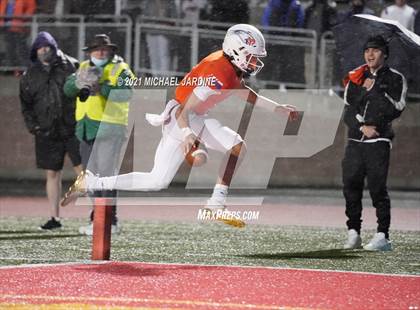 Thumbnail 3 in Graham-Kapowsin vs. Lake Stevens (WIAA 4A Final) photogallery.