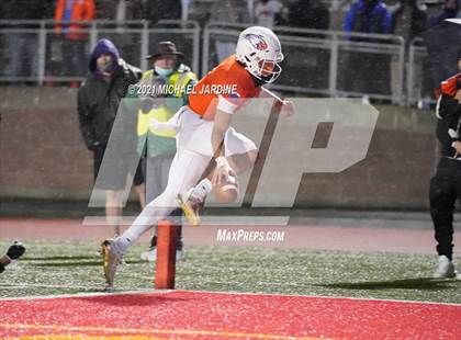 Thumbnail 2 in Graham-Kapowsin vs. Lake Stevens (WIAA 4A Final) photogallery.