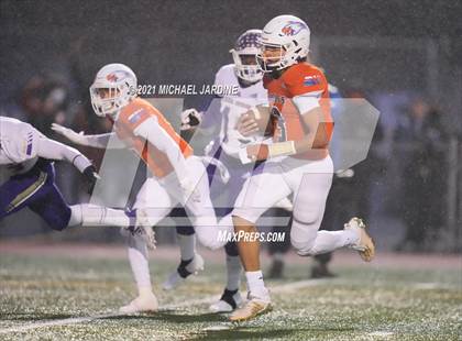Thumbnail 3 in Graham-Kapowsin vs. Lake Stevens (WIAA 4A Final) photogallery.