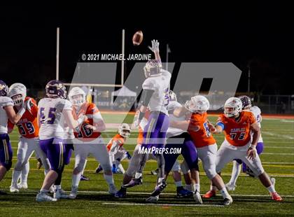 Thumbnail 1 in Graham-Kapowsin vs. Lake Stevens (WIAA 4A Final) photogallery.
