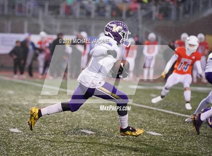 Thumbnail 3 in Graham-Kapowsin vs. Lake Stevens (WIAA 4A Final) photogallery.