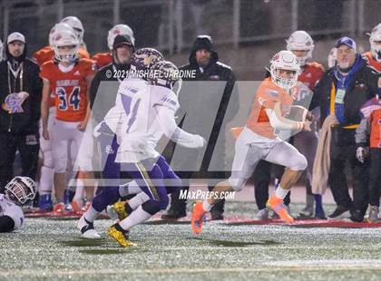 Thumbnail 1 in Graham-Kapowsin vs. Lake Stevens (WIAA 4A Final) photogallery.