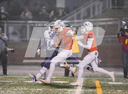 Thumbnail 1 in Graham-Kapowsin vs. Lake Stevens (WIAA 4A Final) photogallery.
