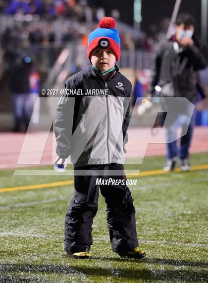 Thumbnail 1 in Graham-Kapowsin vs. Lake Stevens (WIAA 4A Final) photogallery.
