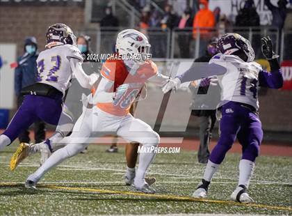 Thumbnail 2 in Graham-Kapowsin vs. Lake Stevens (WIAA 4A Final) photogallery.