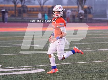 Thumbnail 3 in Graham-Kapowsin vs. Lake Stevens (WIAA 4A Final) photogallery.