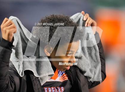 Thumbnail 3 in Graham-Kapowsin vs. Lake Stevens (WIAA 4A Final) photogallery.
