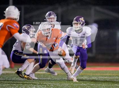 Thumbnail 1 in Graham-Kapowsin vs. Lake Stevens (WIAA 4A Final) photogallery.