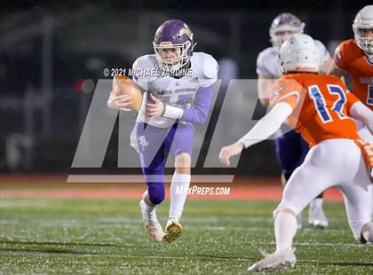 Thumbnail 1 in Graham-Kapowsin vs. Lake Stevens (WIAA 4A Final) photogallery.