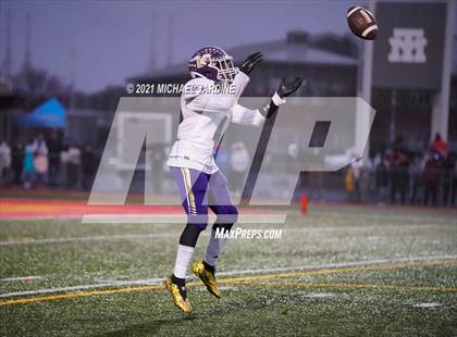 Thumbnail 1 in Graham-Kapowsin vs. Lake Stevens (WIAA 4A Final) photogallery.