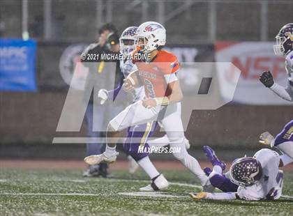 Thumbnail 1 in Graham-Kapowsin vs. Lake Stevens (WIAA 4A Final) photogallery.