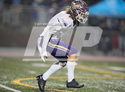 Thumbnail 2 in Graham-Kapowsin vs. Lake Stevens (WIAA 4A Final) photogallery.