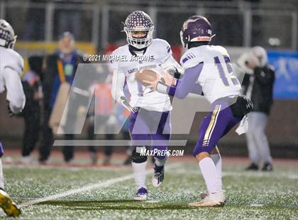 Thumbnail 3 in Graham-Kapowsin vs. Lake Stevens (WIAA 4A Final) photogallery.