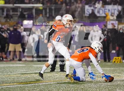 Thumbnail 1 in Graham-Kapowsin vs. Lake Stevens (WIAA 4A Final) photogallery.