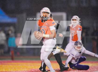 Thumbnail 2 in Graham-Kapowsin vs. Lake Stevens (WIAA 4A Final) photogallery.