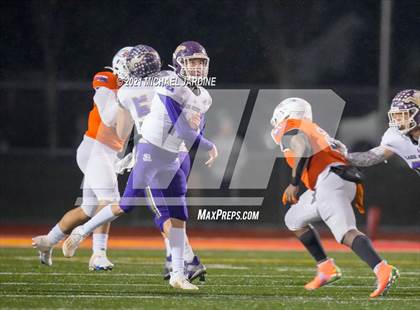Thumbnail 1 in Graham-Kapowsin vs. Lake Stevens (WIAA 4A Final) photogallery.