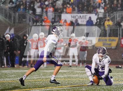 Thumbnail 3 in Graham-Kapowsin vs. Lake Stevens (WIAA 4A Final) photogallery.