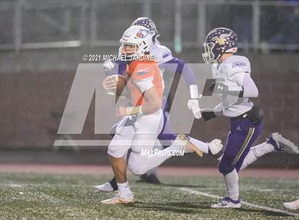 Thumbnail 2 in Graham-Kapowsin vs. Lake Stevens (WIAA 4A Final) photogallery.