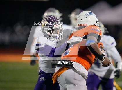 Thumbnail 3 in Graham-Kapowsin vs. Lake Stevens (WIAA 4A Final) photogallery.