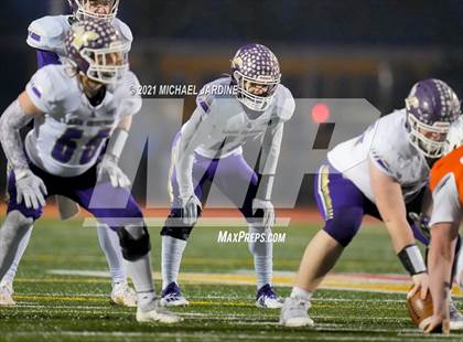 Thumbnail 3 in Graham-Kapowsin vs. Lake Stevens (WIAA 4A Final) photogallery.