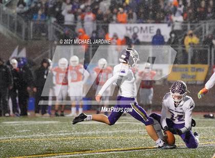 Thumbnail 1 in Graham-Kapowsin vs. Lake Stevens (WIAA 4A Final) photogallery.