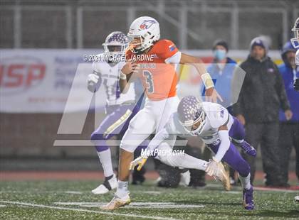 Thumbnail 3 in Graham-Kapowsin vs. Lake Stevens (WIAA 4A Final) photogallery.