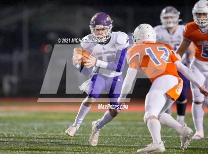 Thumbnail 2 in Graham-Kapowsin vs. Lake Stevens (WIAA 4A Final) photogallery.