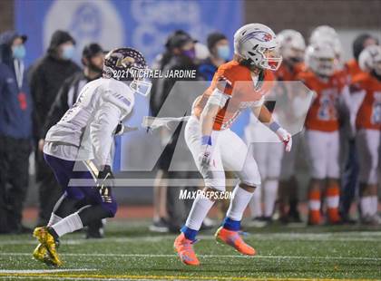 Thumbnail 1 in Graham-Kapowsin vs. Lake Stevens (WIAA 4A Final) photogallery.