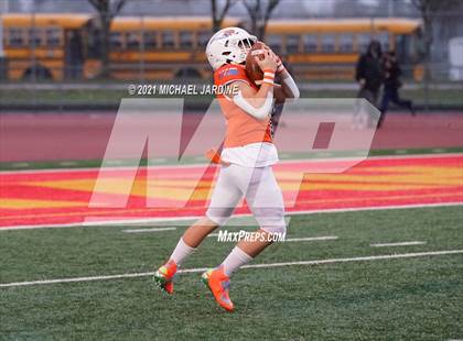 Thumbnail 2 in Graham-Kapowsin vs. Lake Stevens (WIAA 4A Final) photogallery.