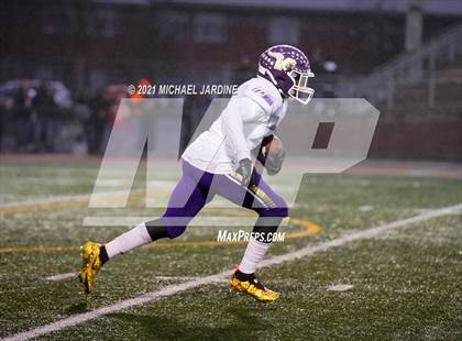 Thumbnail 1 in Graham-Kapowsin vs. Lake Stevens (WIAA 4A Final) photogallery.