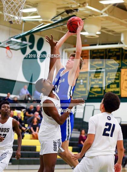 Thumbnail 1 in La Joya Community vs. New Trier (Holiday Invitational Tournament) photogallery.