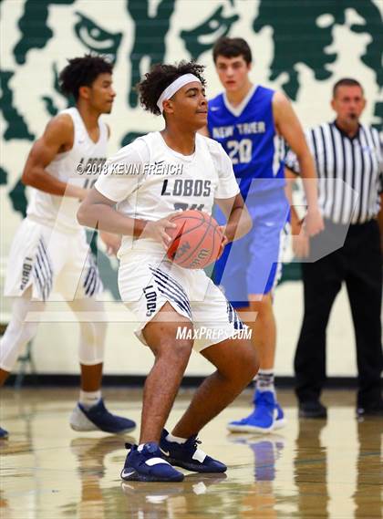 Thumbnail 3 in La Joya Community vs. New Trier (Holiday Invitational Tournament) photogallery.
