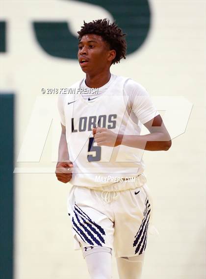 Thumbnail 2 in La Joya Community vs. New Trier (Holiday Invitational Tournament) photogallery.