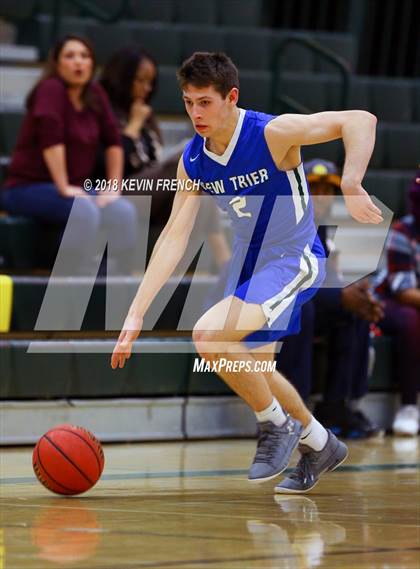 Thumbnail 3 in La Joya Community vs. New Trier (Holiday Invitational Tournament) photogallery.