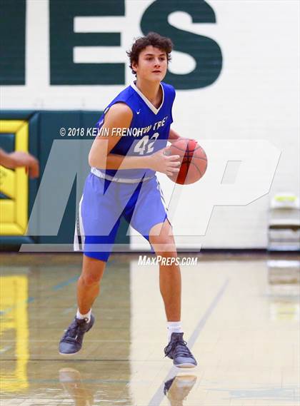 Thumbnail 3 in La Joya Community vs. New Trier (Holiday Invitational Tournament) photogallery.